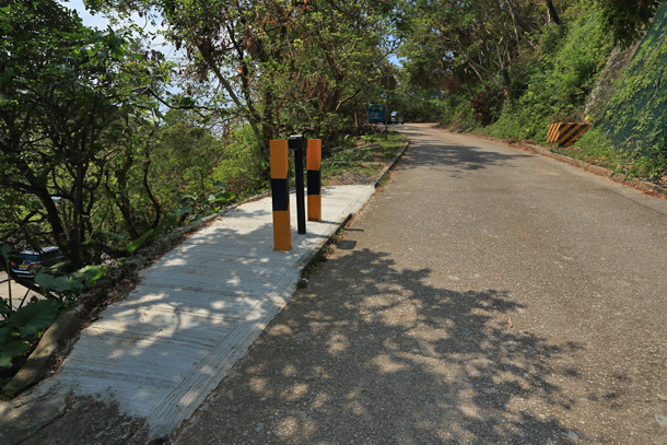 The gate on the forest road may be locked, visitors can pass it by on the sidewalk
