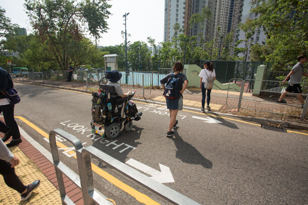 Crossing Yue Kwong road