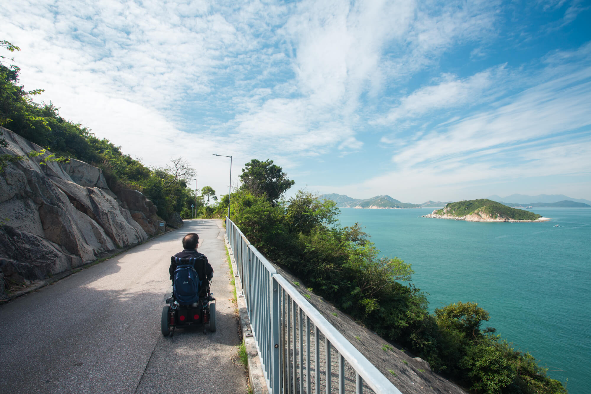 沿車道前進