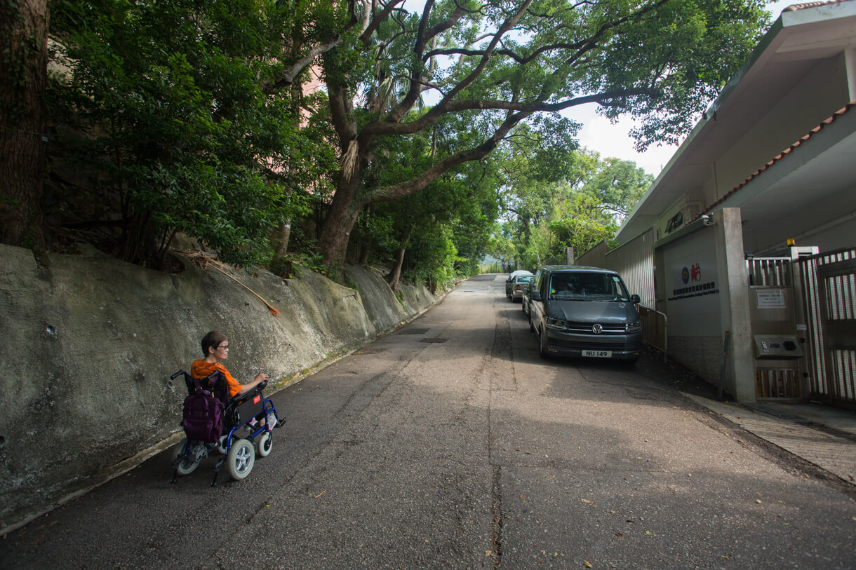 開首是一段頗陡的斜道