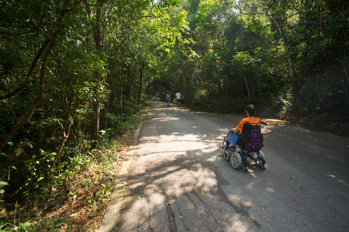 沿斜道上走