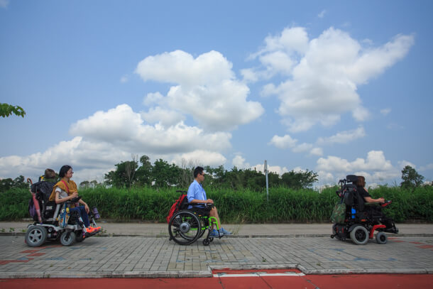 Sidewalk parallel to cycling track