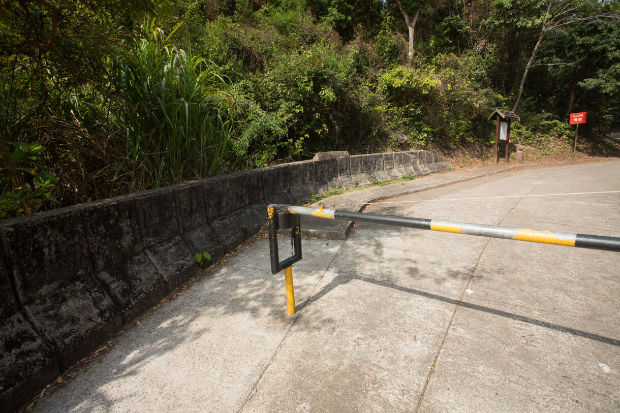 Barrier-free access before turning into the path