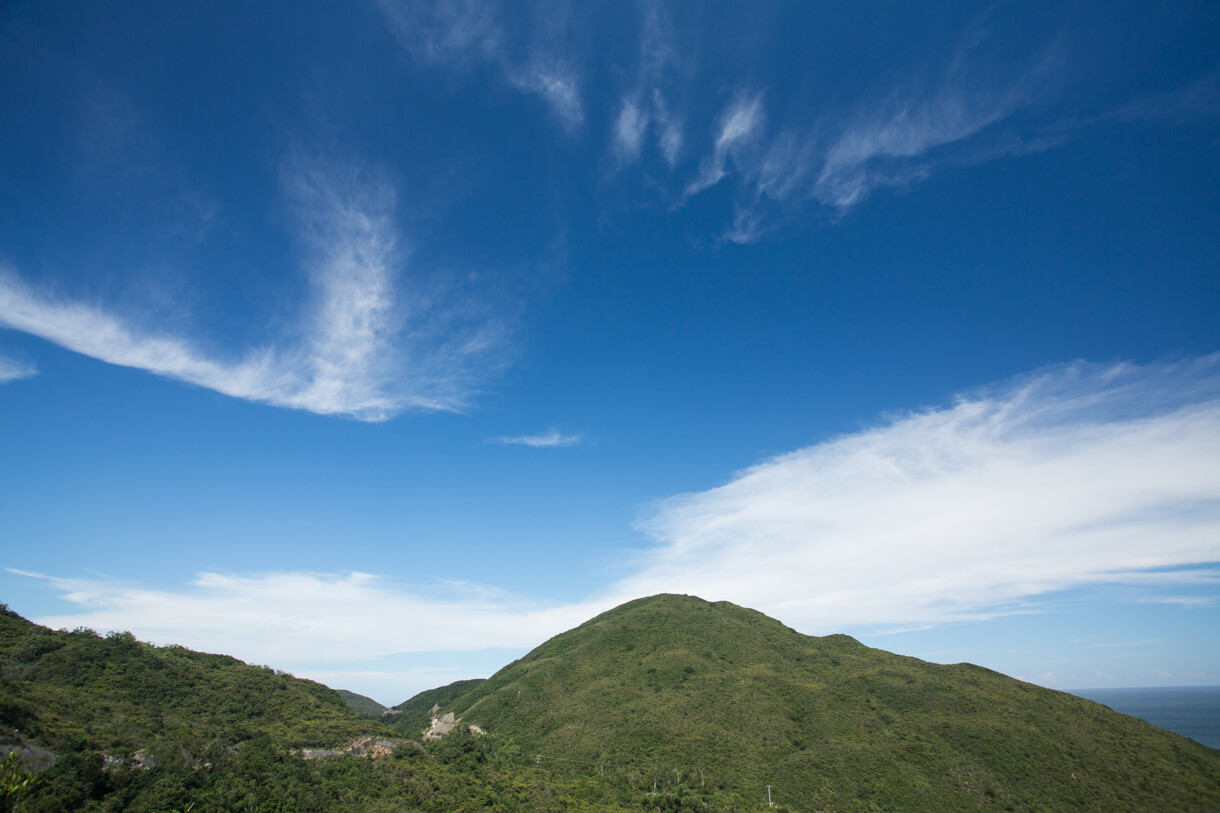 白腊旁的山崗