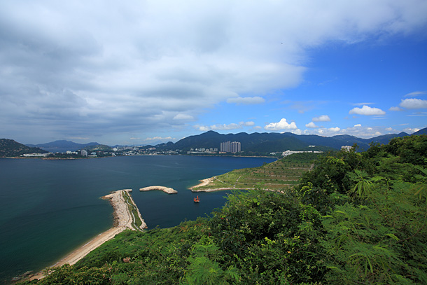 一大片雲覆蓋大潭灣