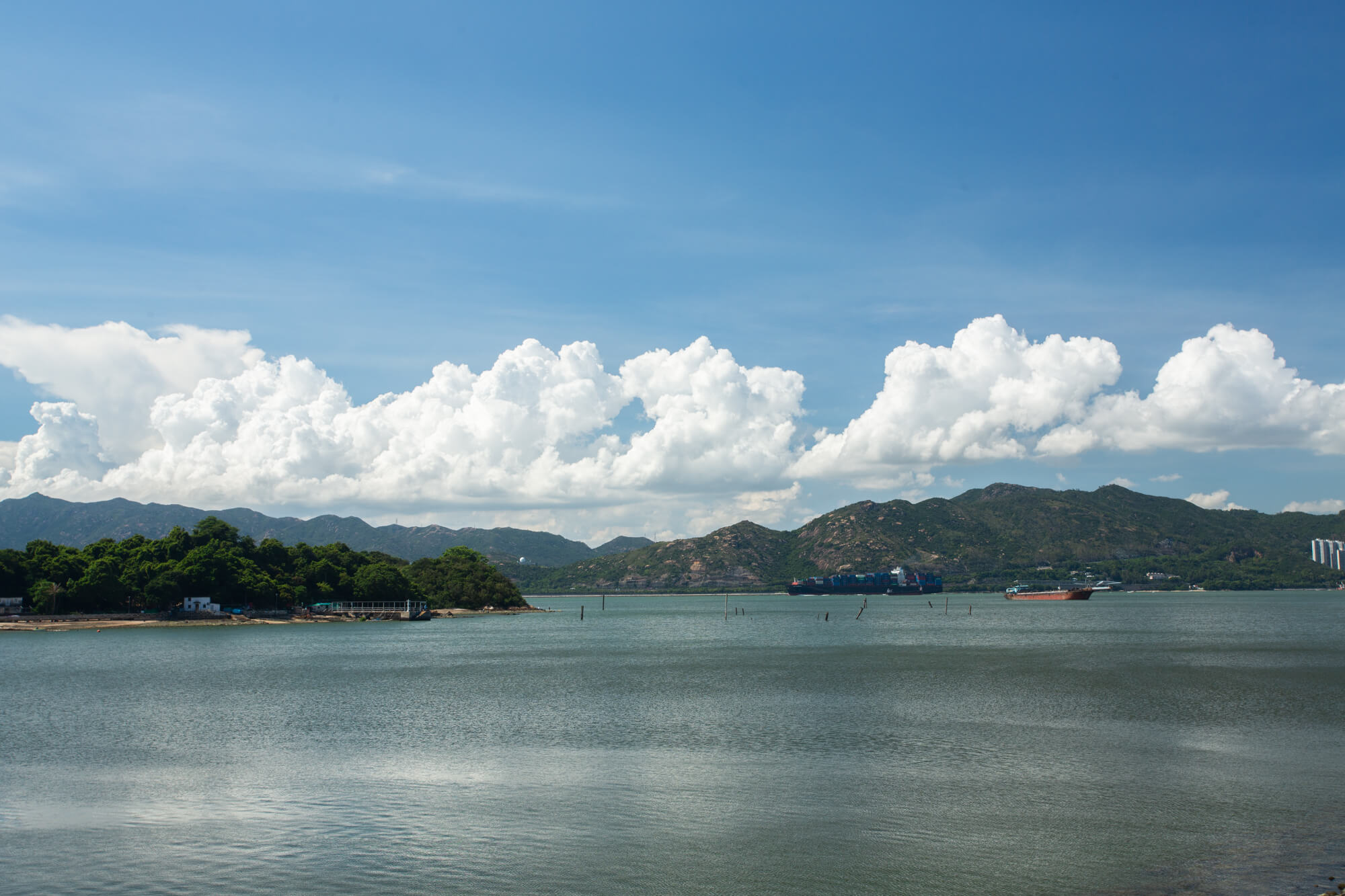 浮雲水影