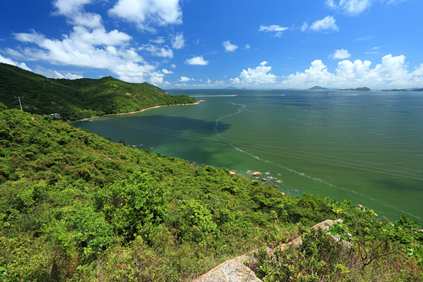 郊遊徑初段沿海岸行走