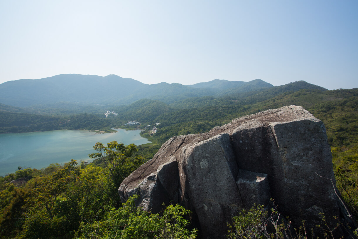 獅地巨岩