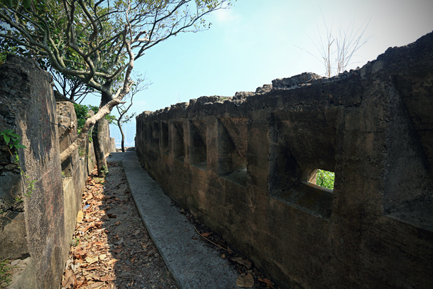 碉堡間的小道