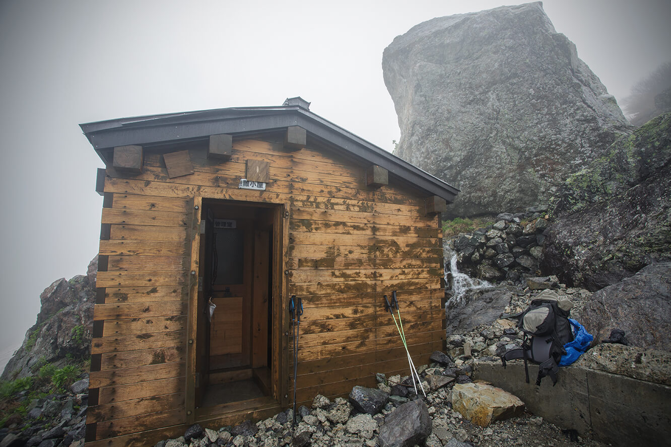 入冬時積雪會淹沒這避難小屋