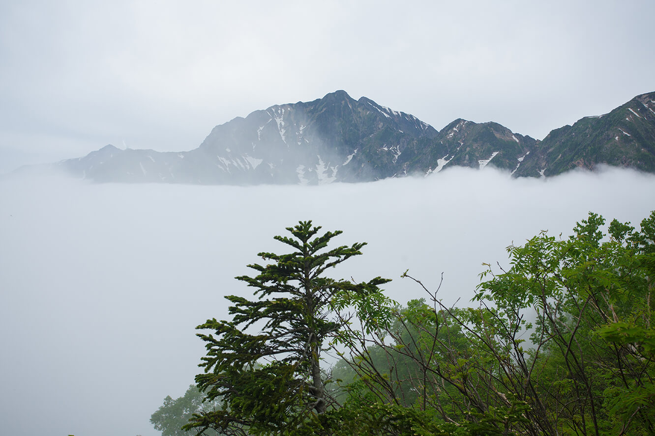 要穿過雲層了