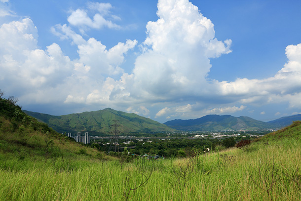 身處二山間之低坳