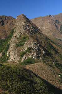 中狗牙行山路線