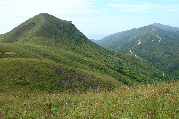 畫眉山在後