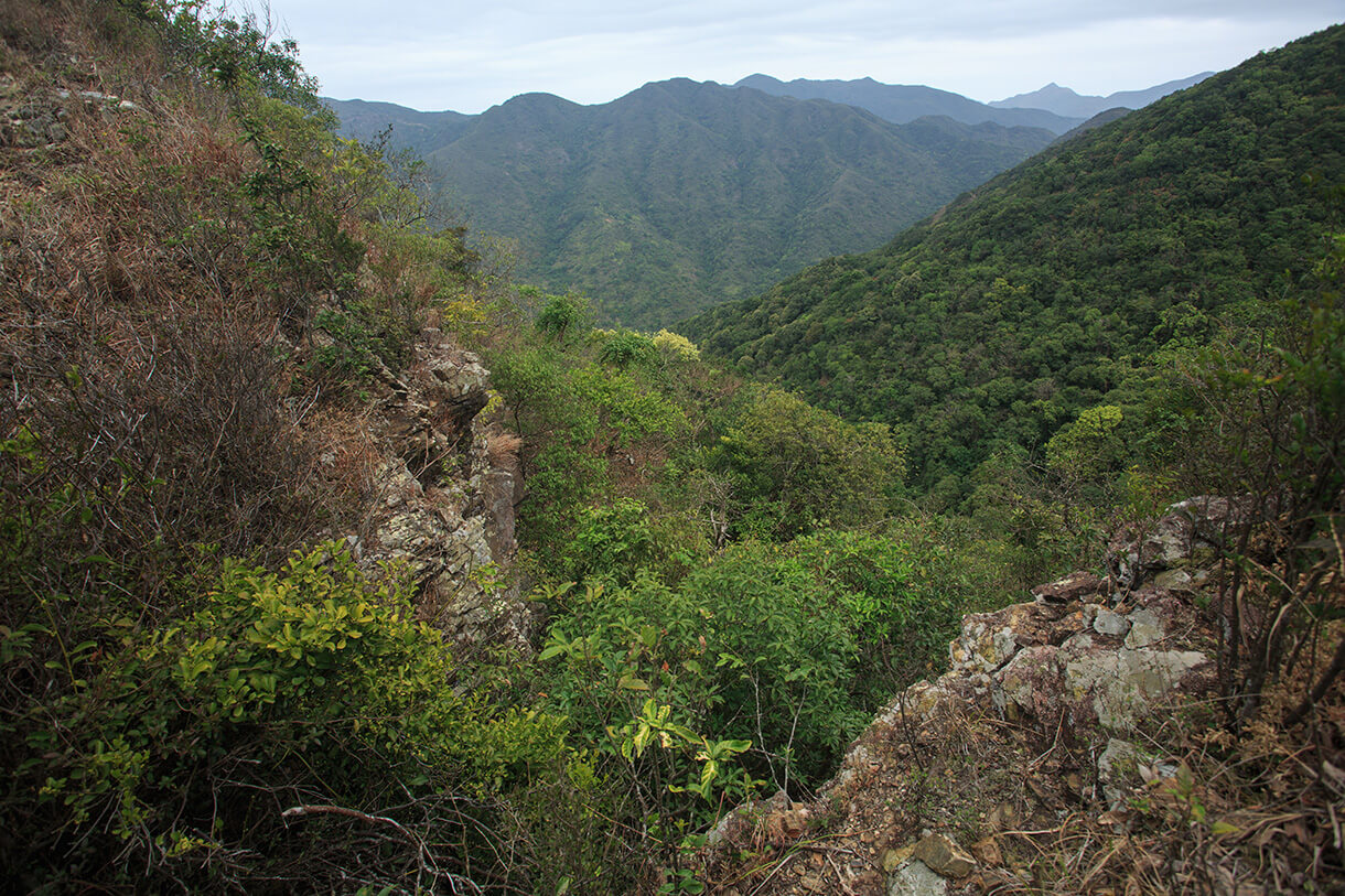 馬甲崙二峰間的斷崖