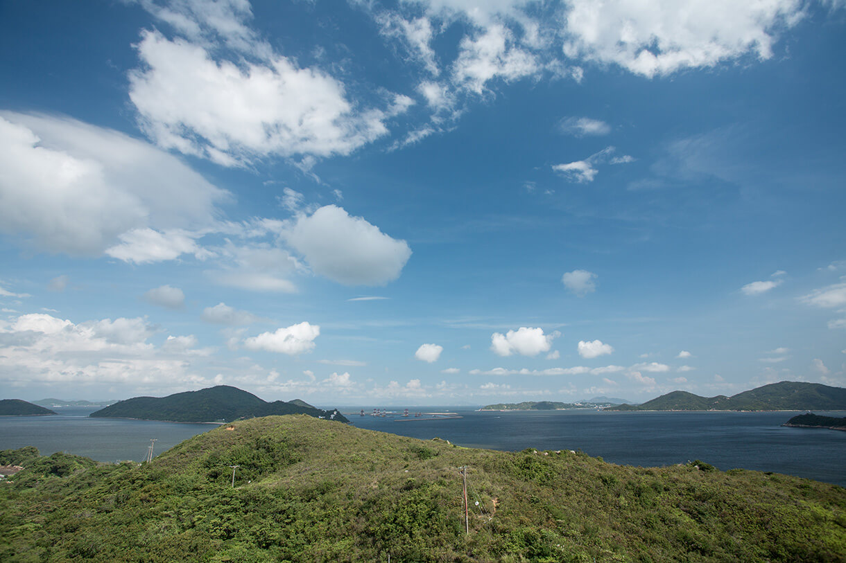 轉往山上走