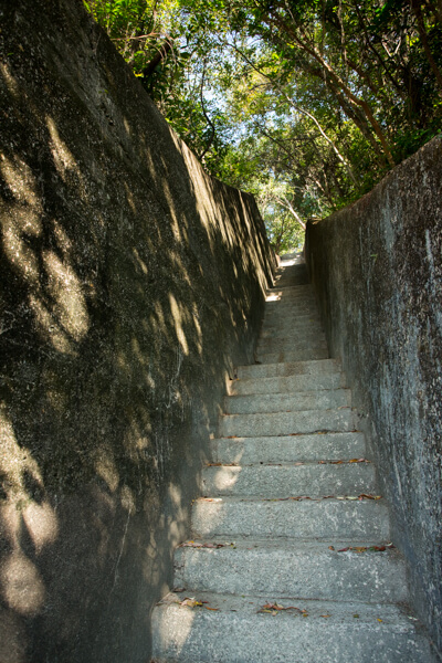 登上1號炮台的通道