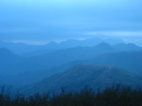 牌額南望山巒