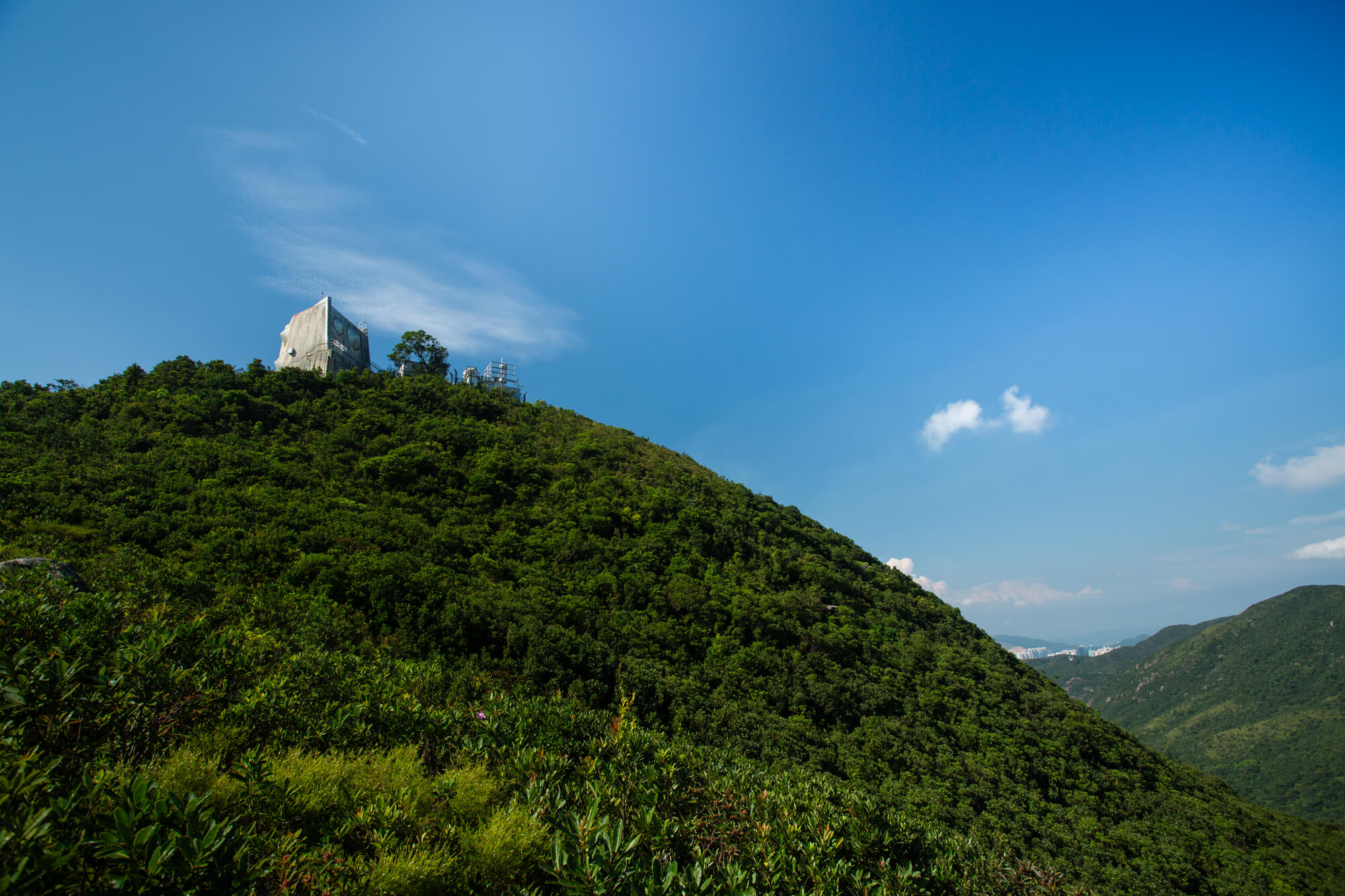 快登上山頂