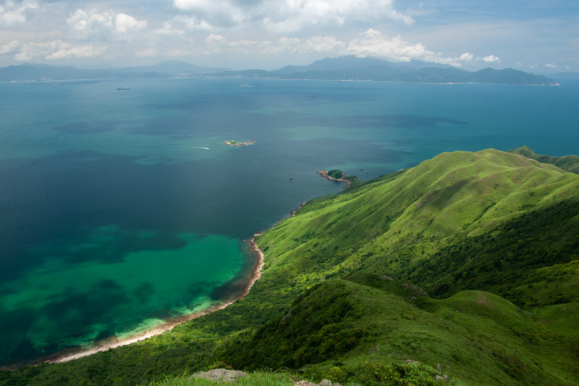 沿千溪海岸走便是小岬角米粉咀