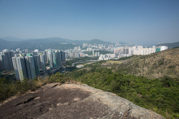 往上攀，景觀漸廣