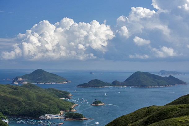 左邊火石洲，右邊沙塘口山