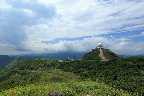 雲漸退去