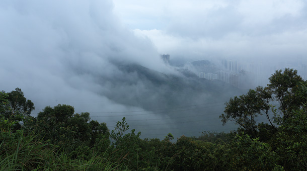 雲起了