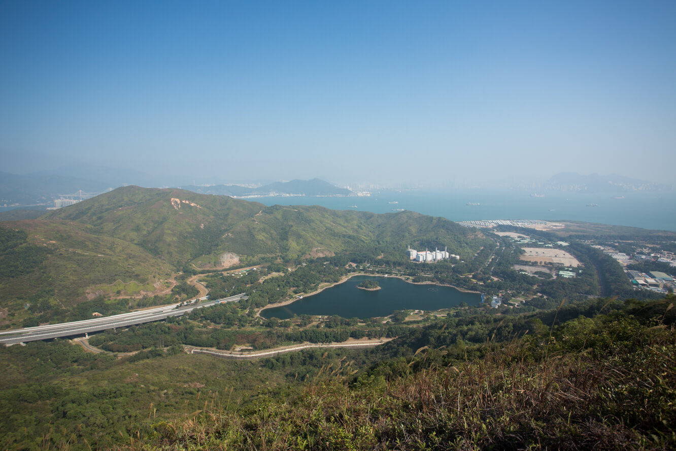 在大山山頂回看花瓶頂