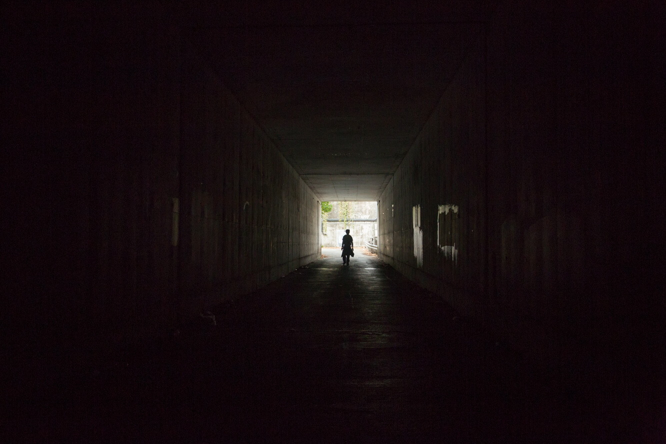 暗黑隧道