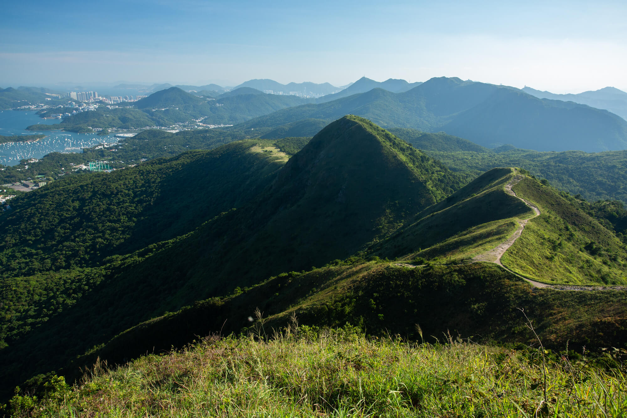 登上彎曲山